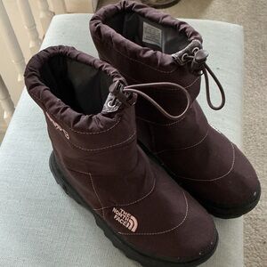 The North Face Dark Brown Quilted Boots. New, never worn.